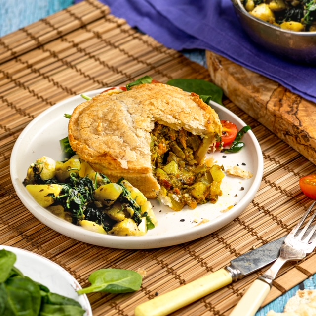 Clive's Saag Aloo Puff Pie (235g)